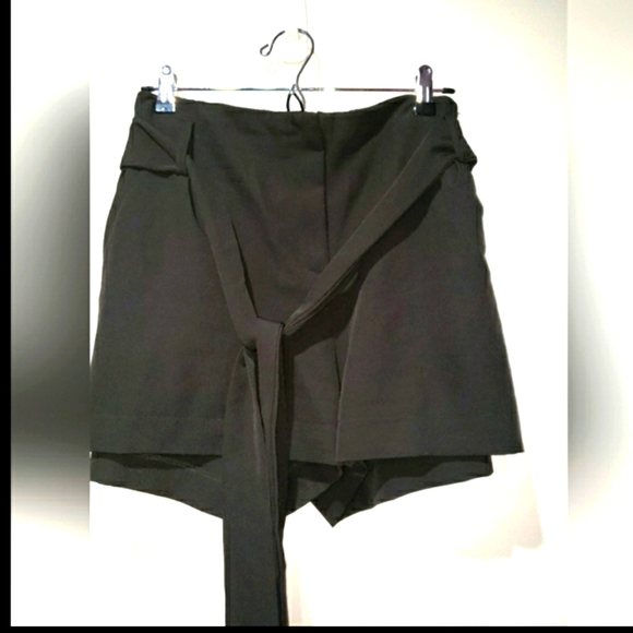 💲🖐🏾/☀️🏖Black Fashionable shorts & Polka Dot top 3X - Picture 6 of 9